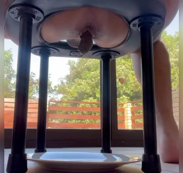 💩 Hot shit – Followed by spoon feeding 🥵