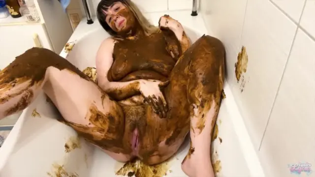Lyndra Lynn Brown In the Bathtub