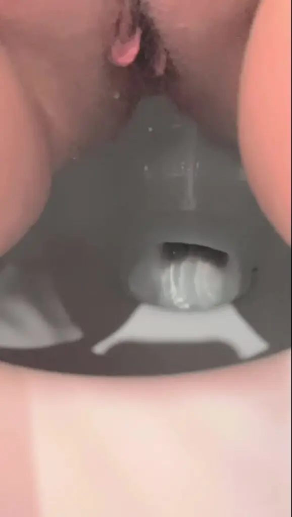 Close up pissing